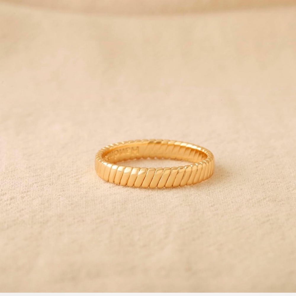 Amazon - gold ring - Picture 2 of 3